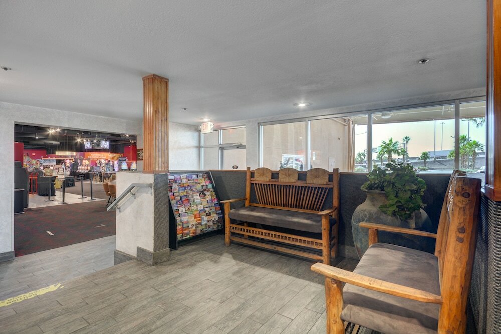 Фото Lucky Club Casino and Hotel