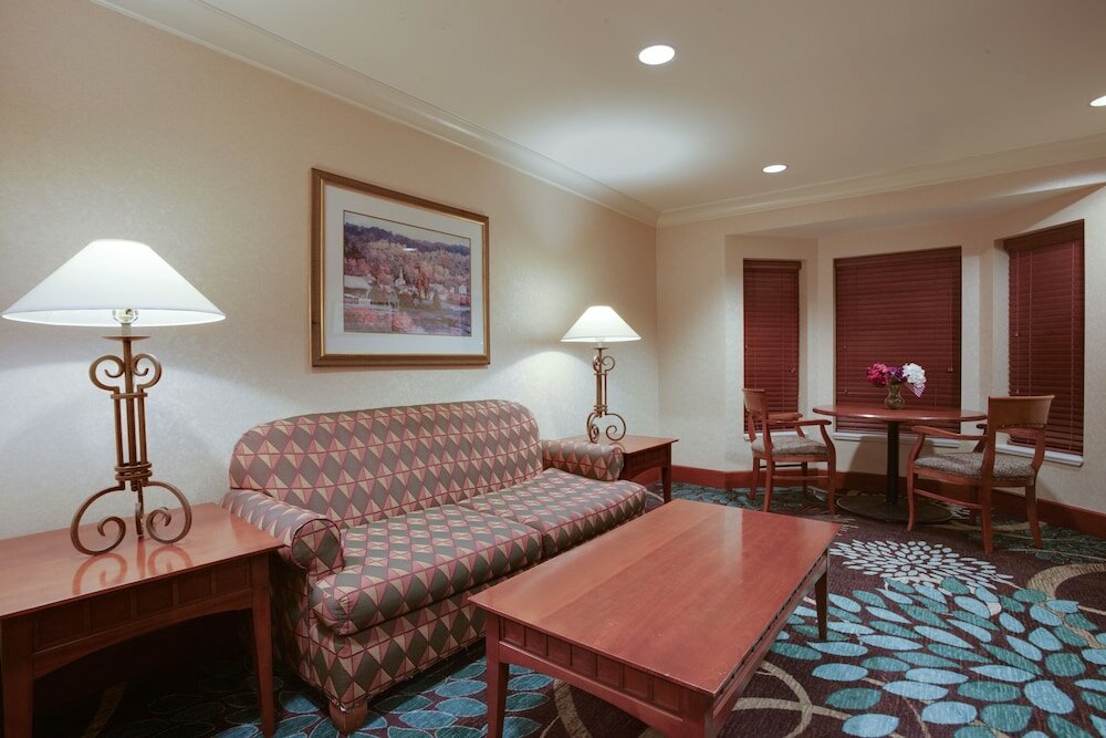 Фото Staybridge Suites Corning, an Ihg Hotel