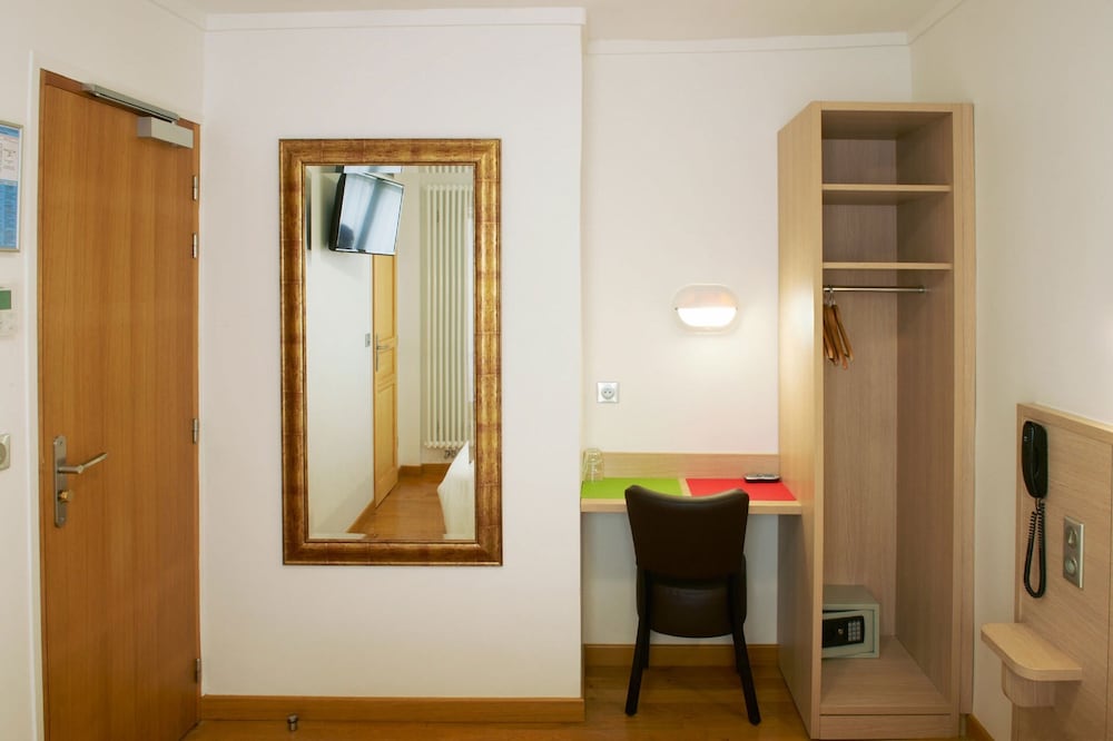 Фото Hotel Darcet Paris