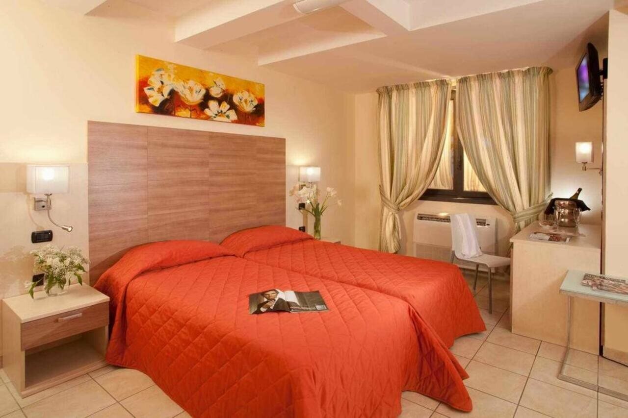 Фото Hotel Domidea