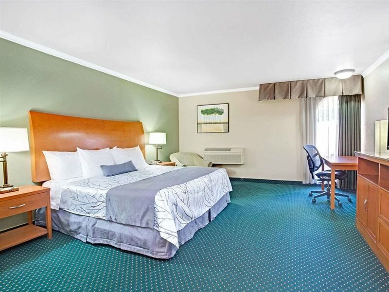 Фото Days Inn by Wyndham San Jose