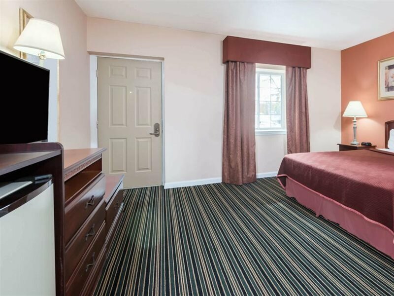 Фото Howard Johnson by Wyndham Lenox