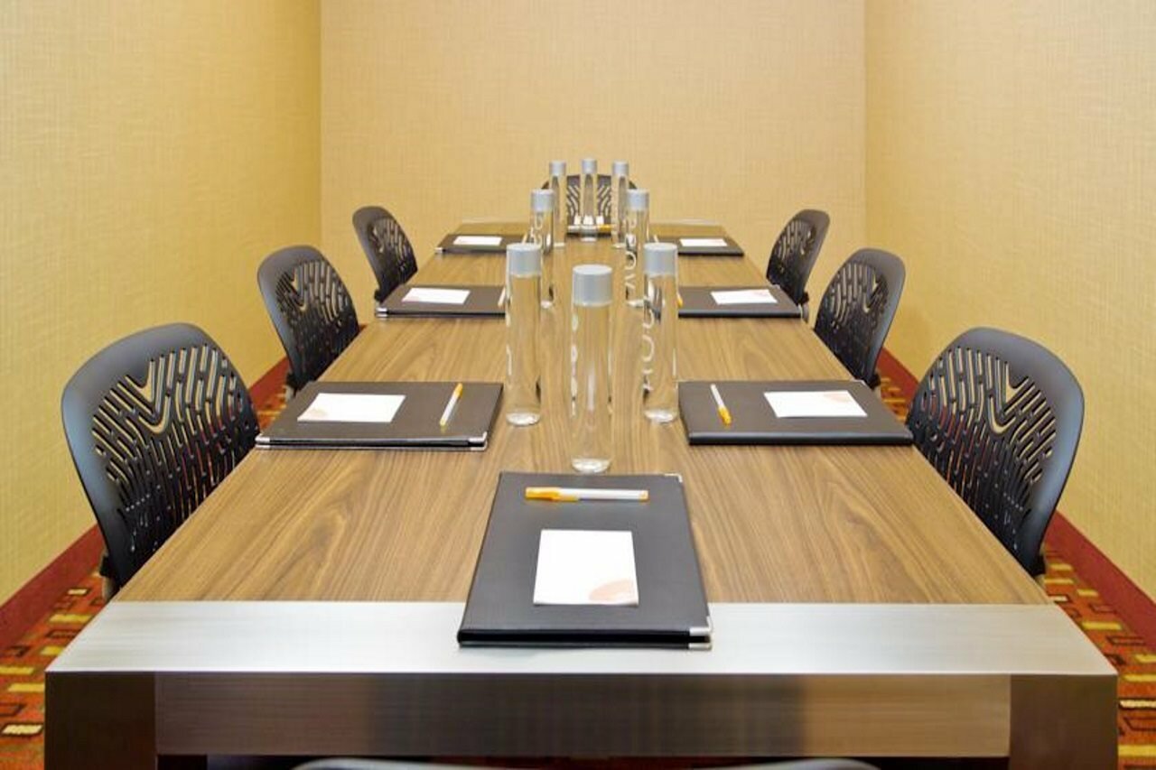 Фото Courtyard by Marriott Fresno