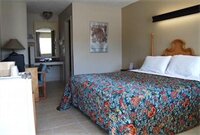 Фото Bedtime Inn & Suites