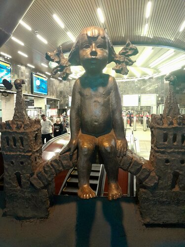 Ер адамдар үлкен кеуделерді сипайды