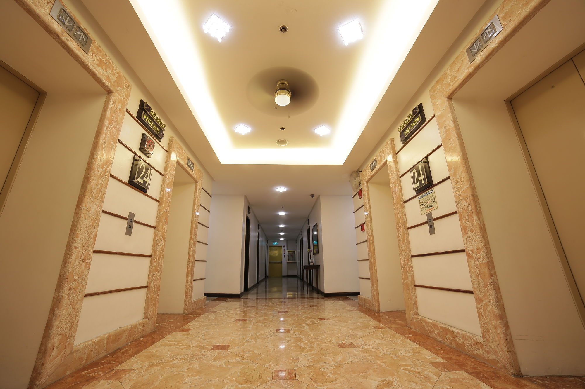 Фото Regency Grand Suites