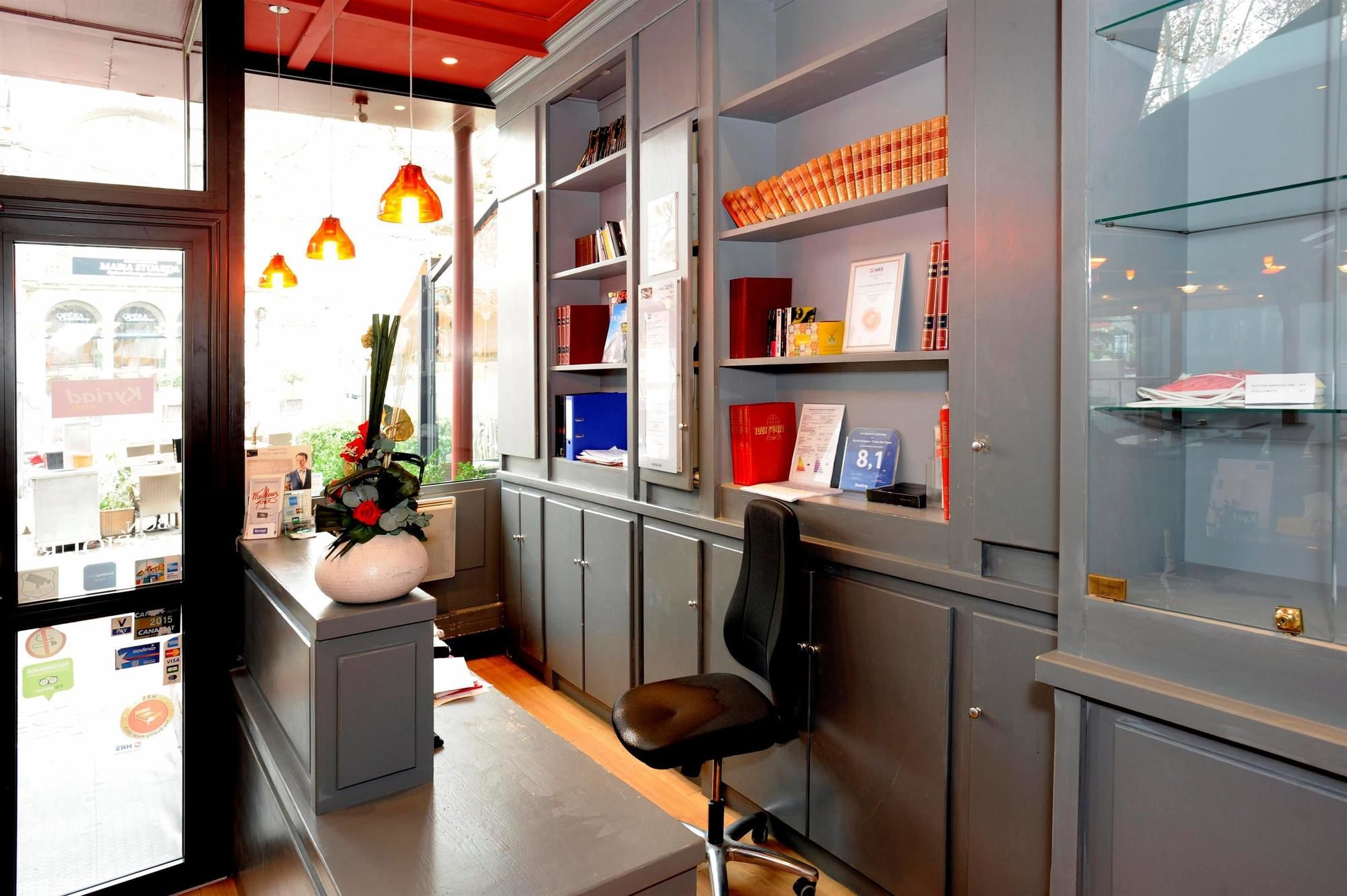 Фото Kyriad Avignon Palais Des Papes