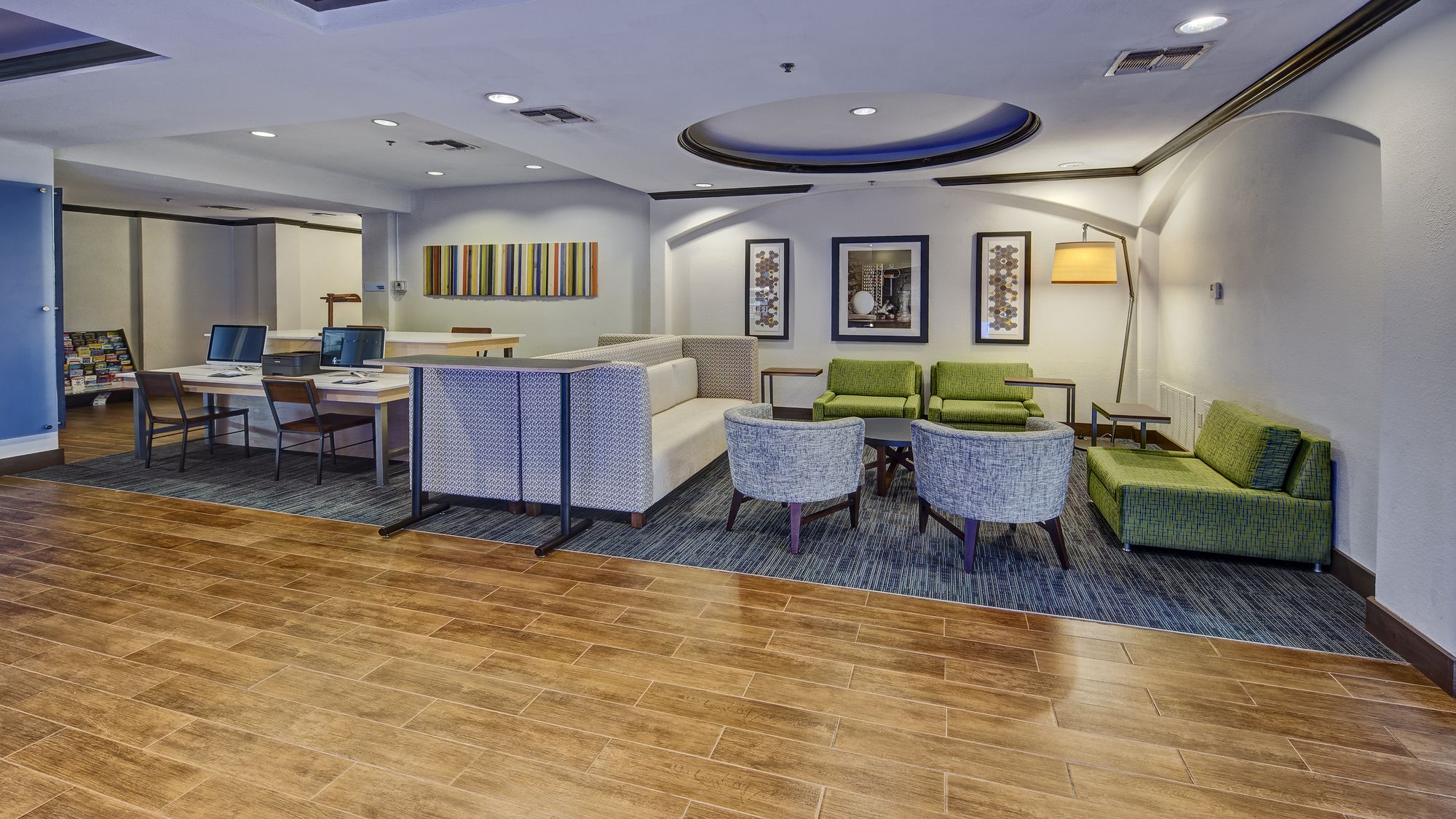 Фото Holiday Inn Express Hotel & Suites Corsicana, an Ihg Hotel