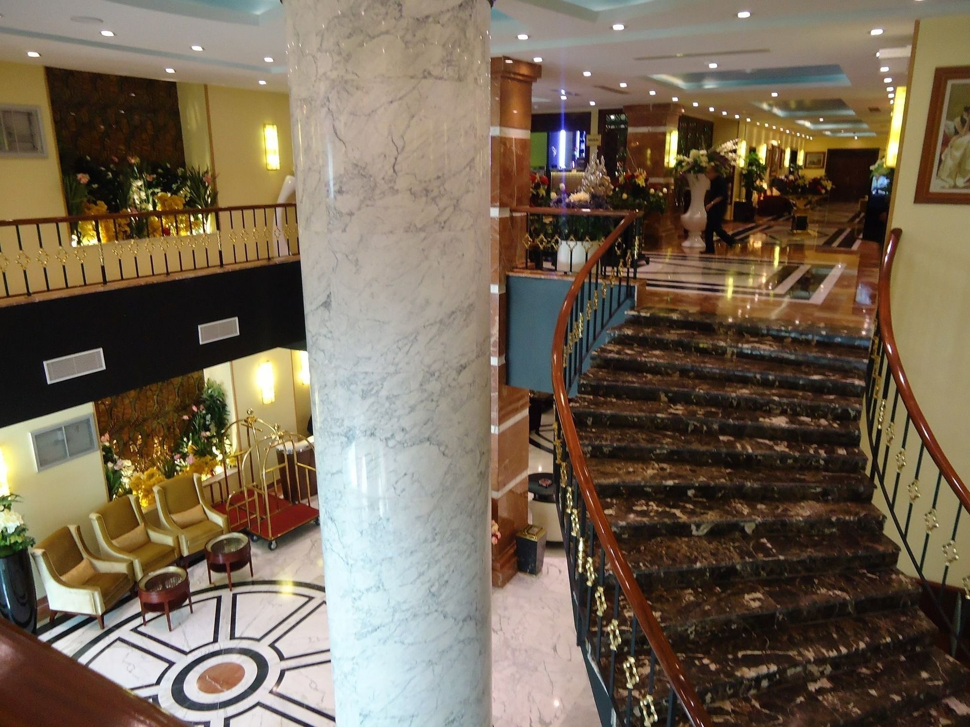 Фото Oasis Hotel