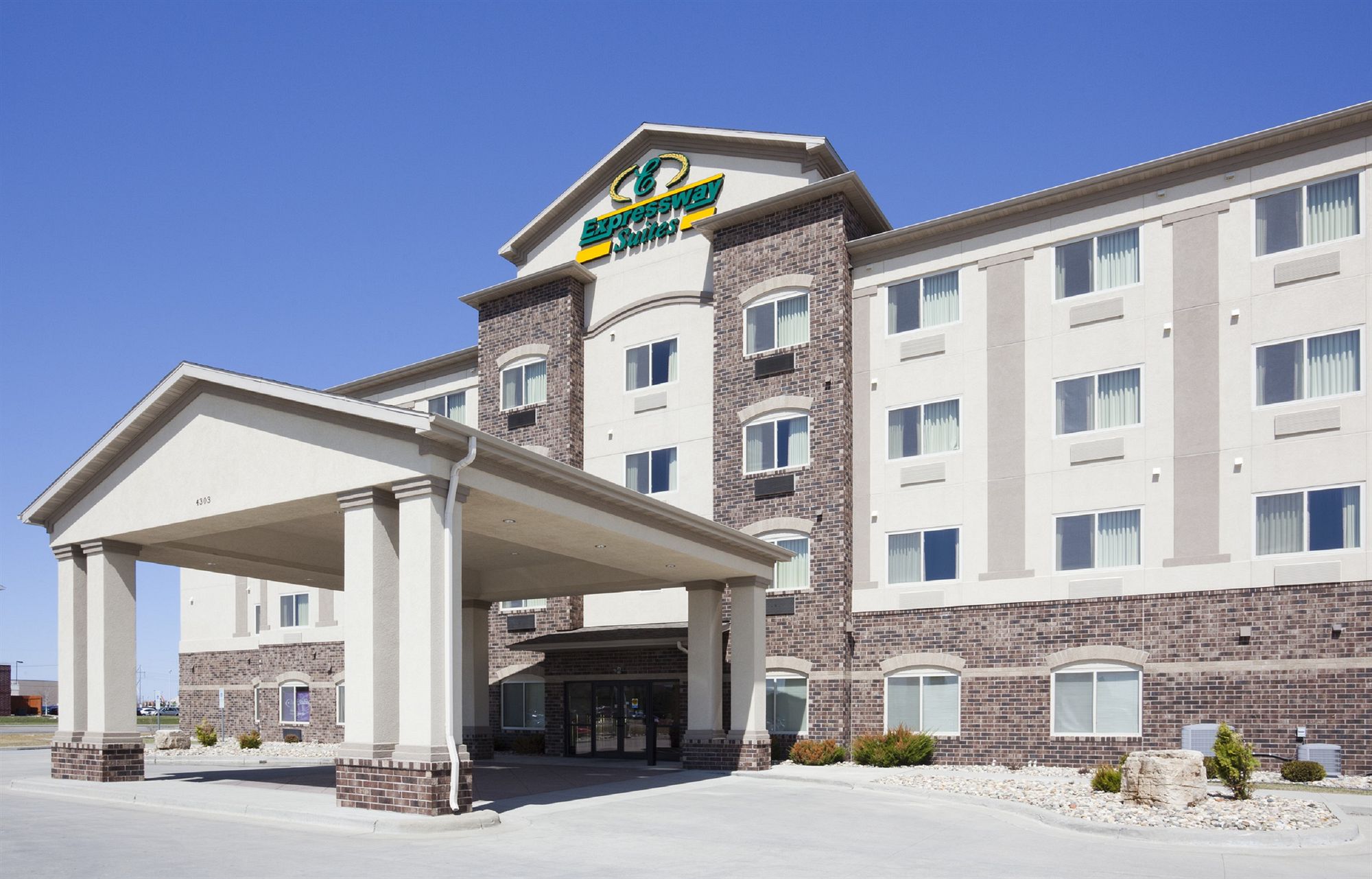 Фото Expressway Suites Fargo