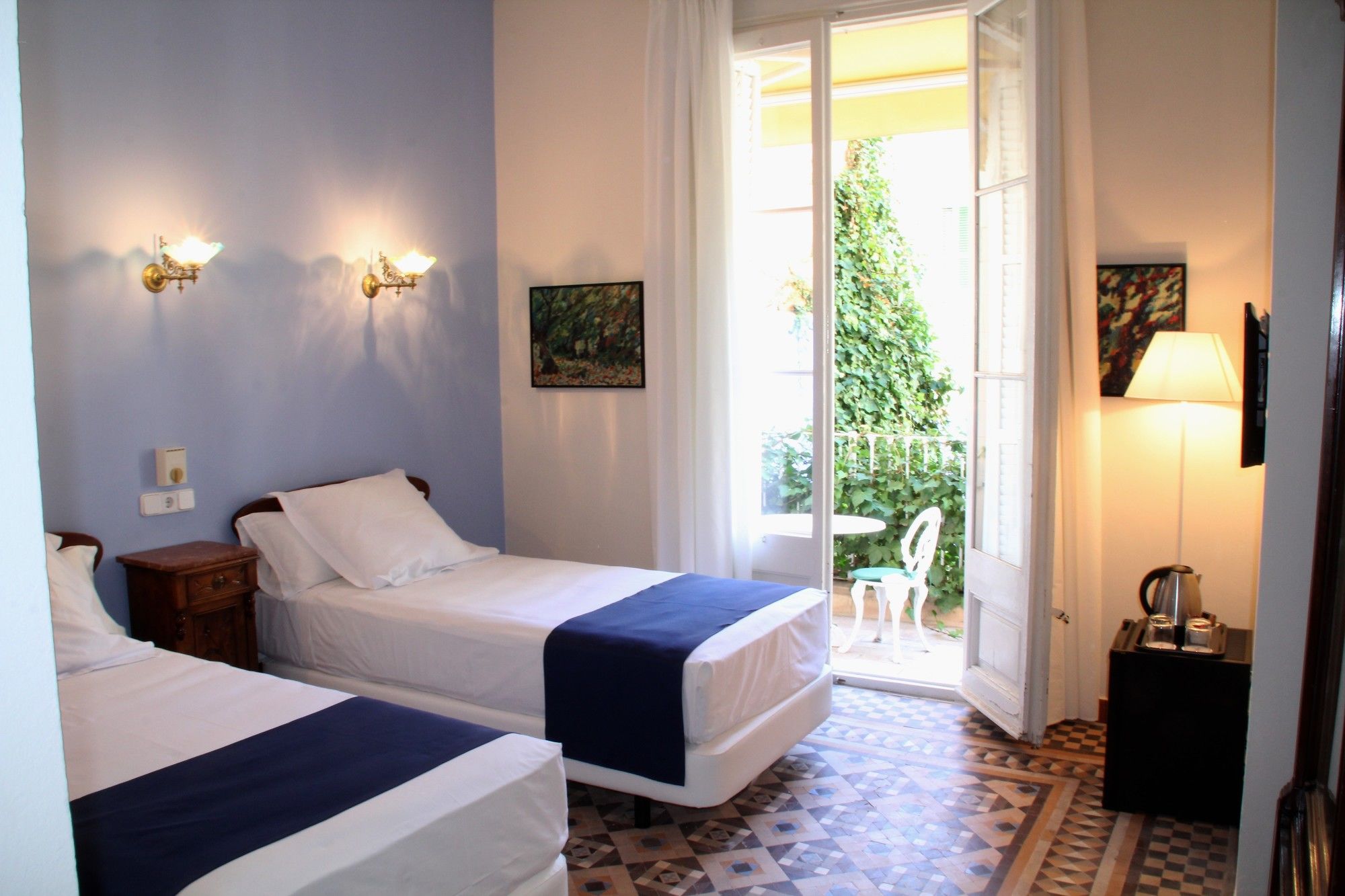 Фото Hotel Medium Renaixença