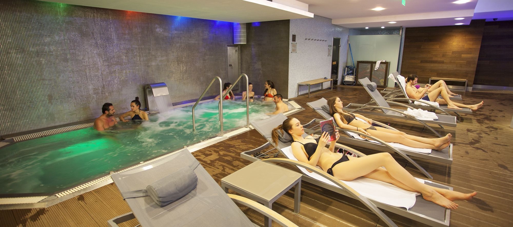 Фото Town Hall Apartments