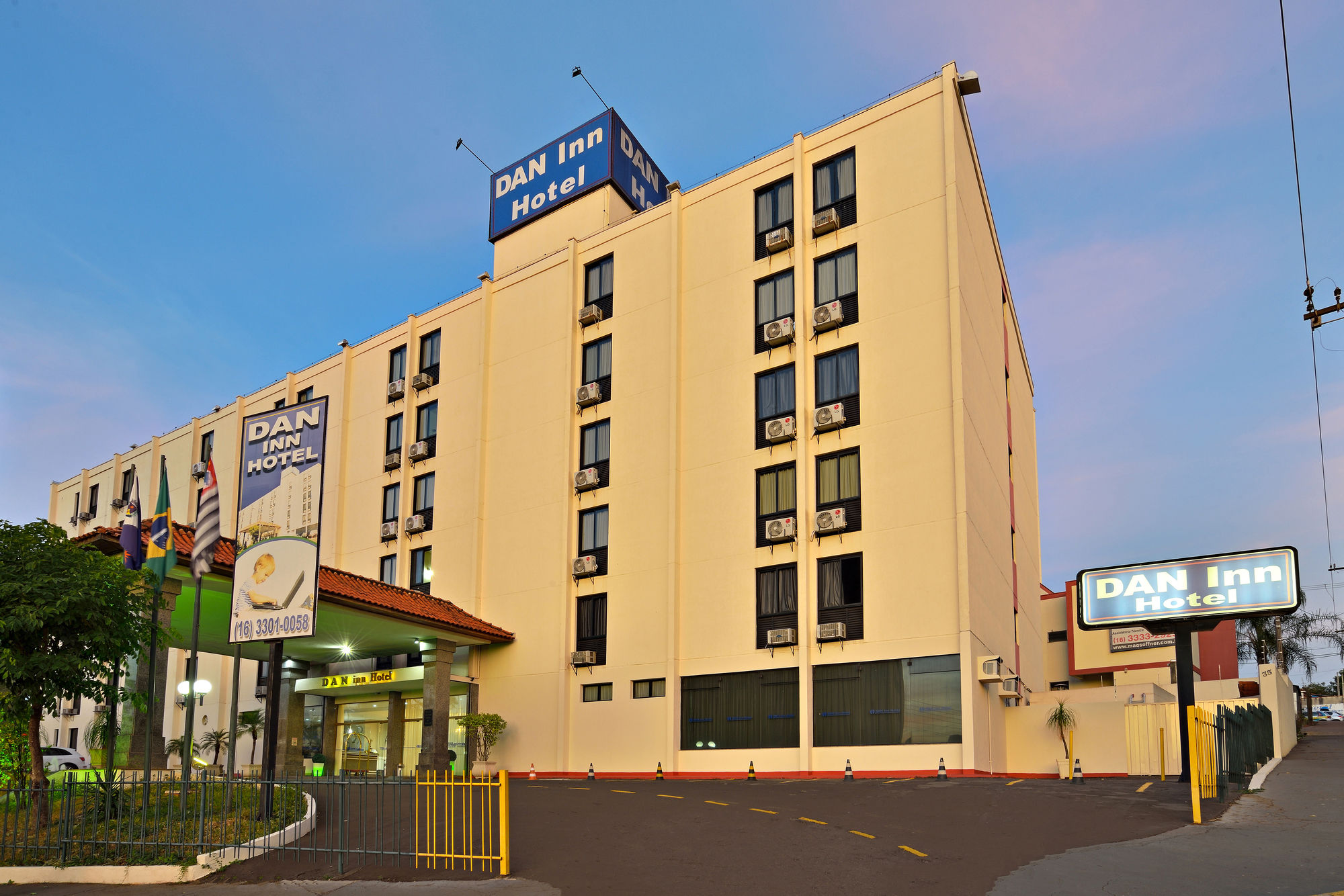 Фото отеля 1