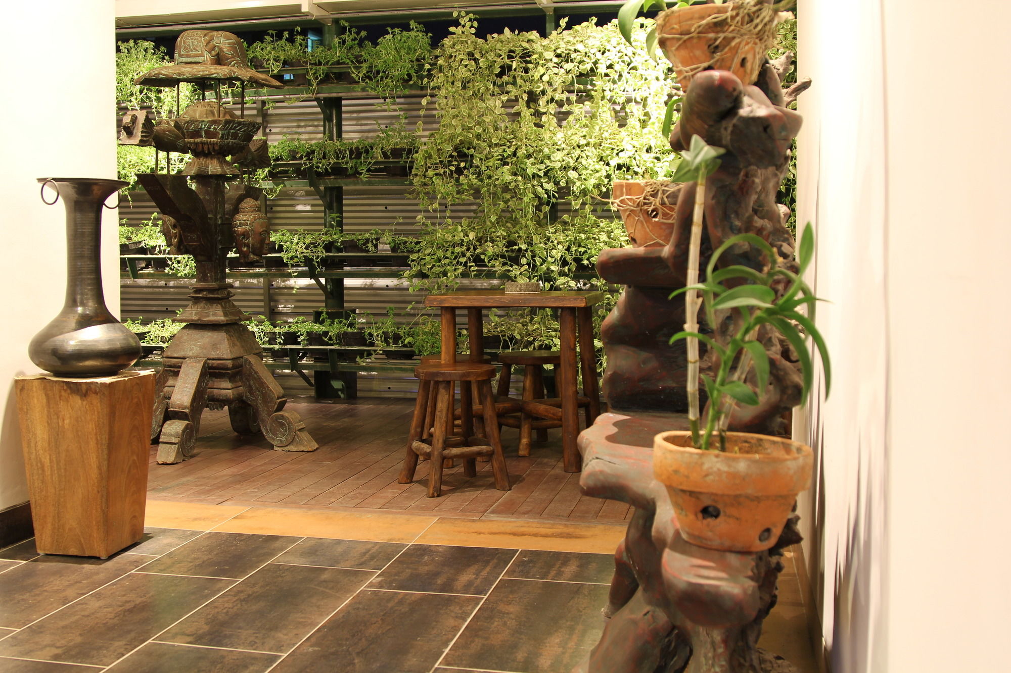 Фото Sukajadi Hotel and Gallery