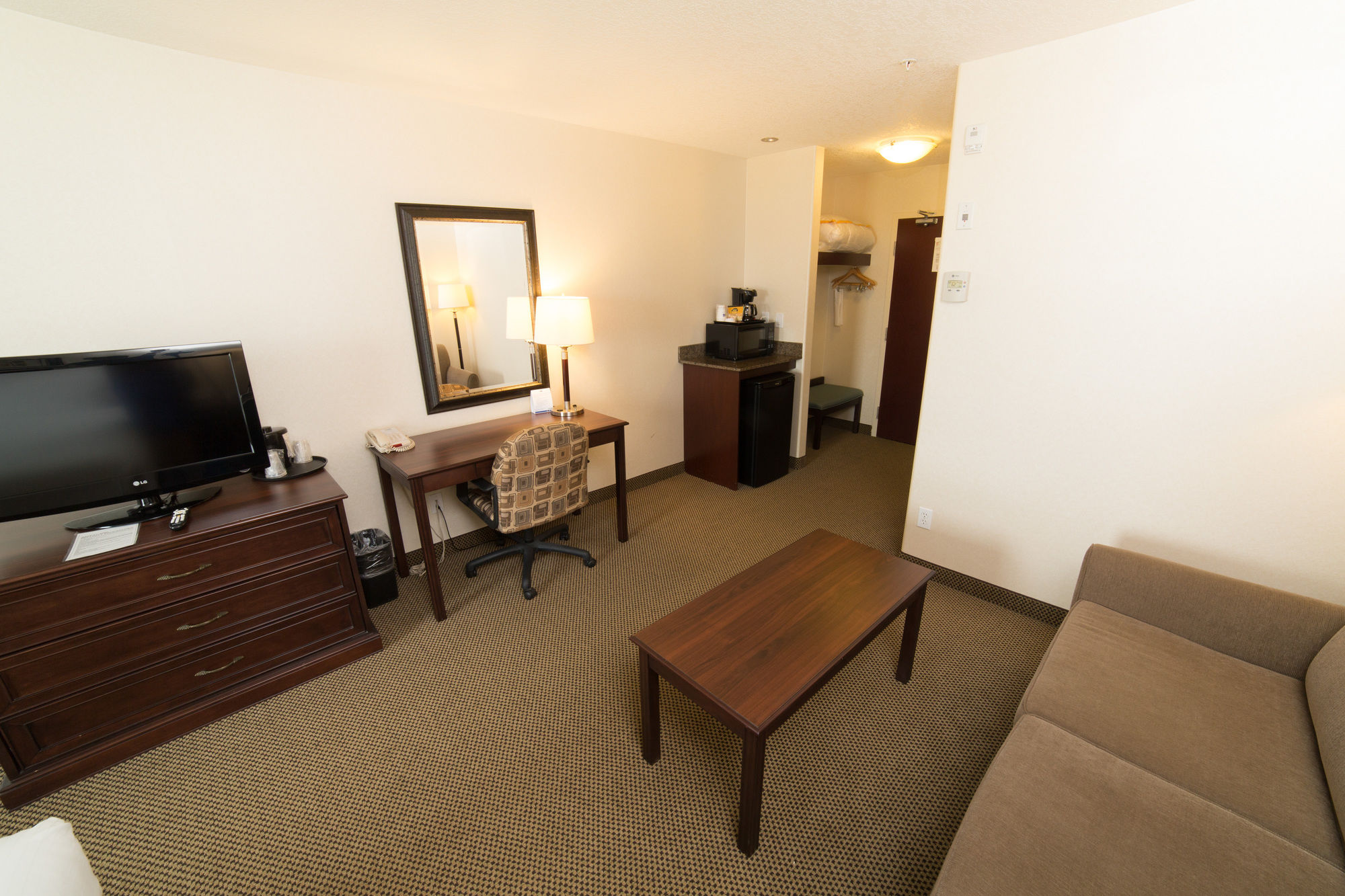 Фото Holiday Inn Express Hotel & Suites Whitecourt, an Ihg Hotel