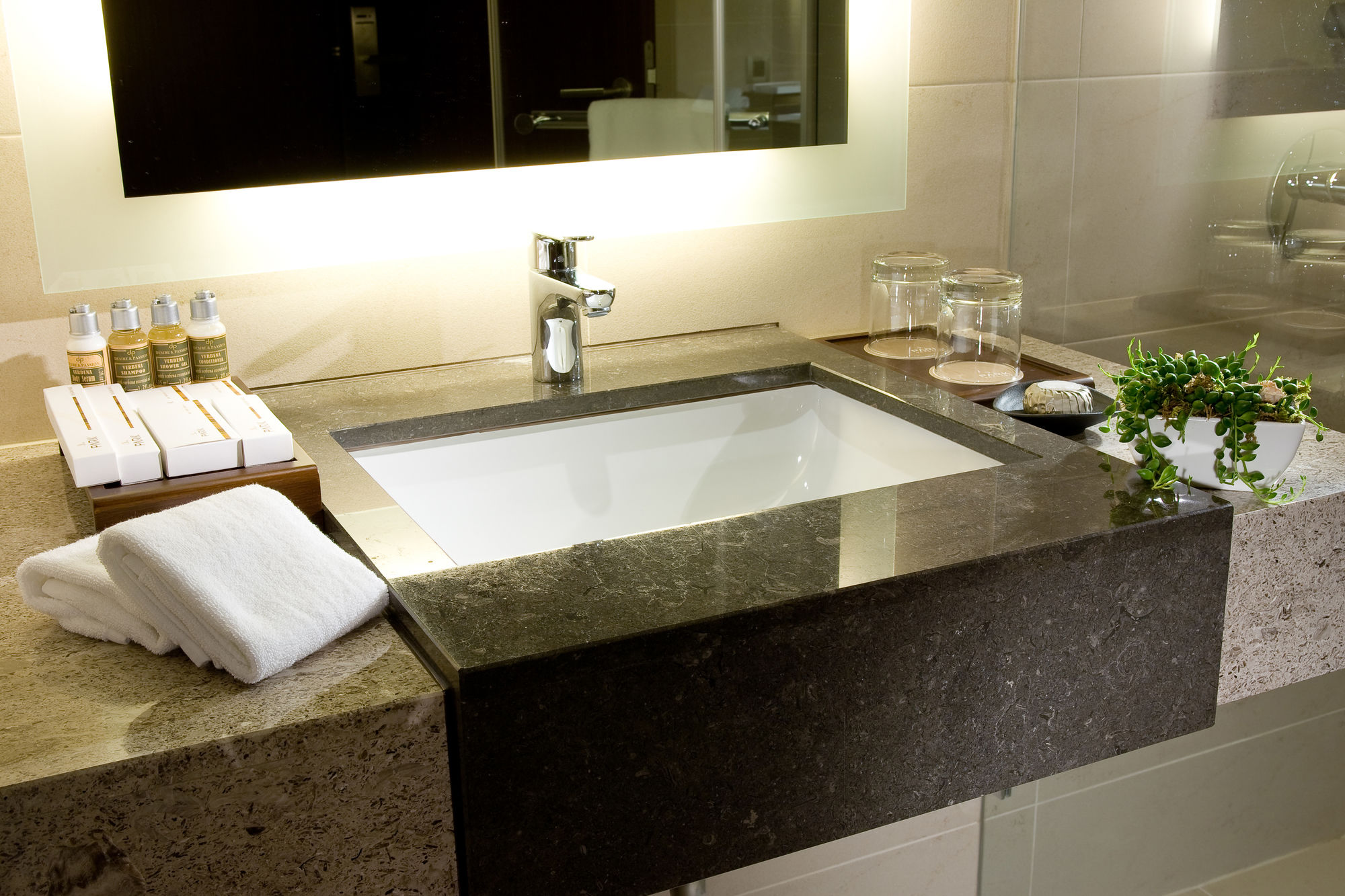 Фото Park Taipei Hotel