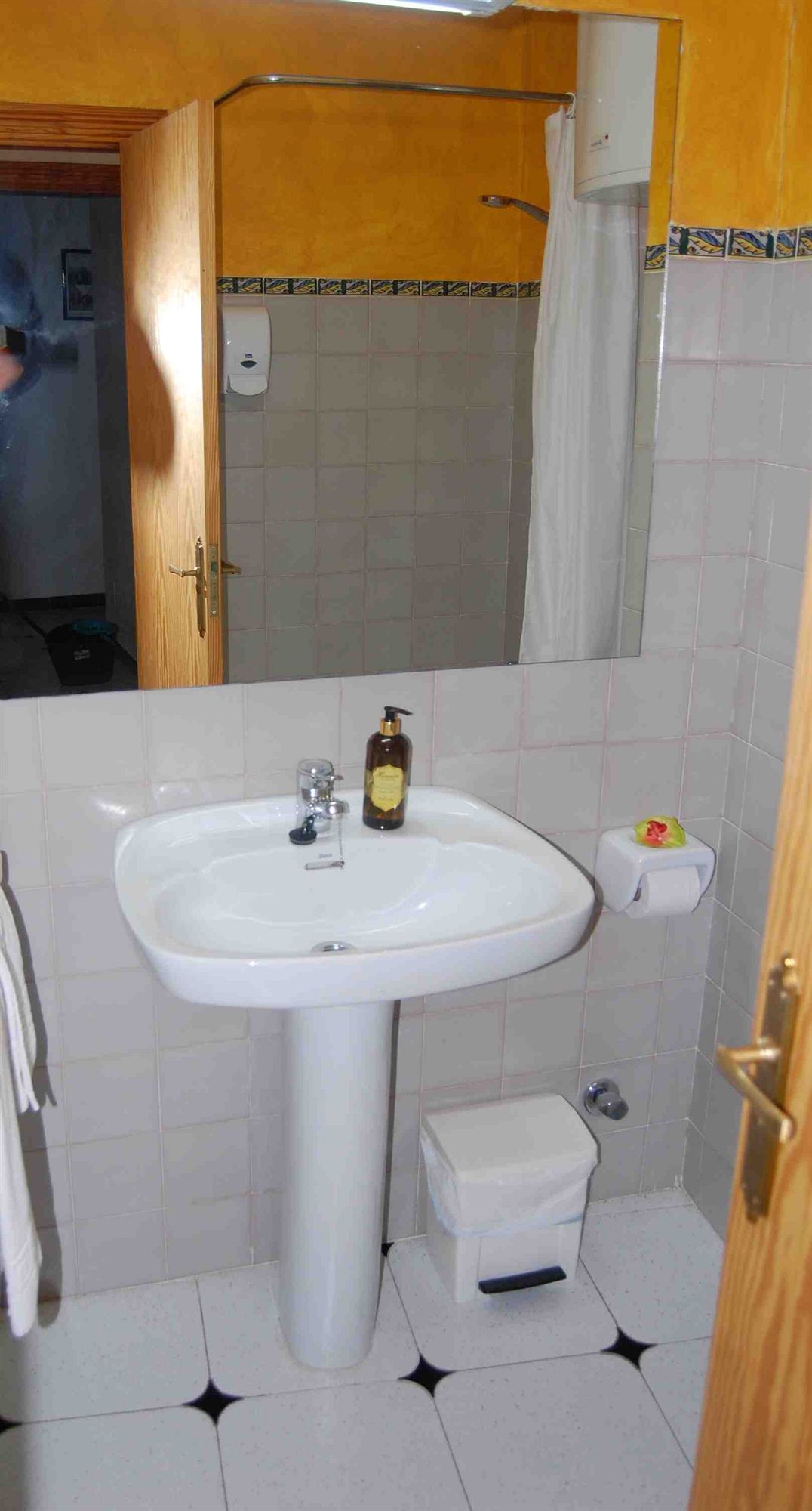 Фото Hostal Ca'n Tiu