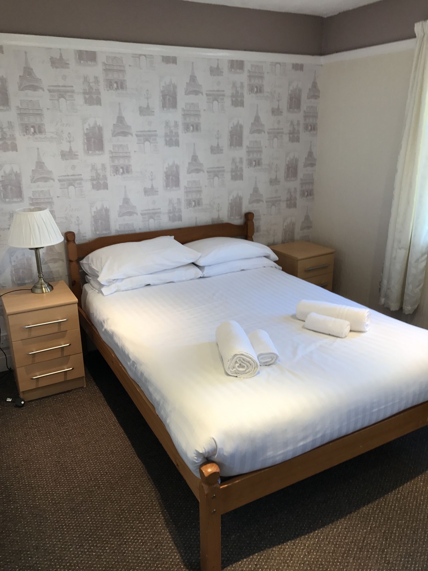 Фото Queens Plaza Hotel