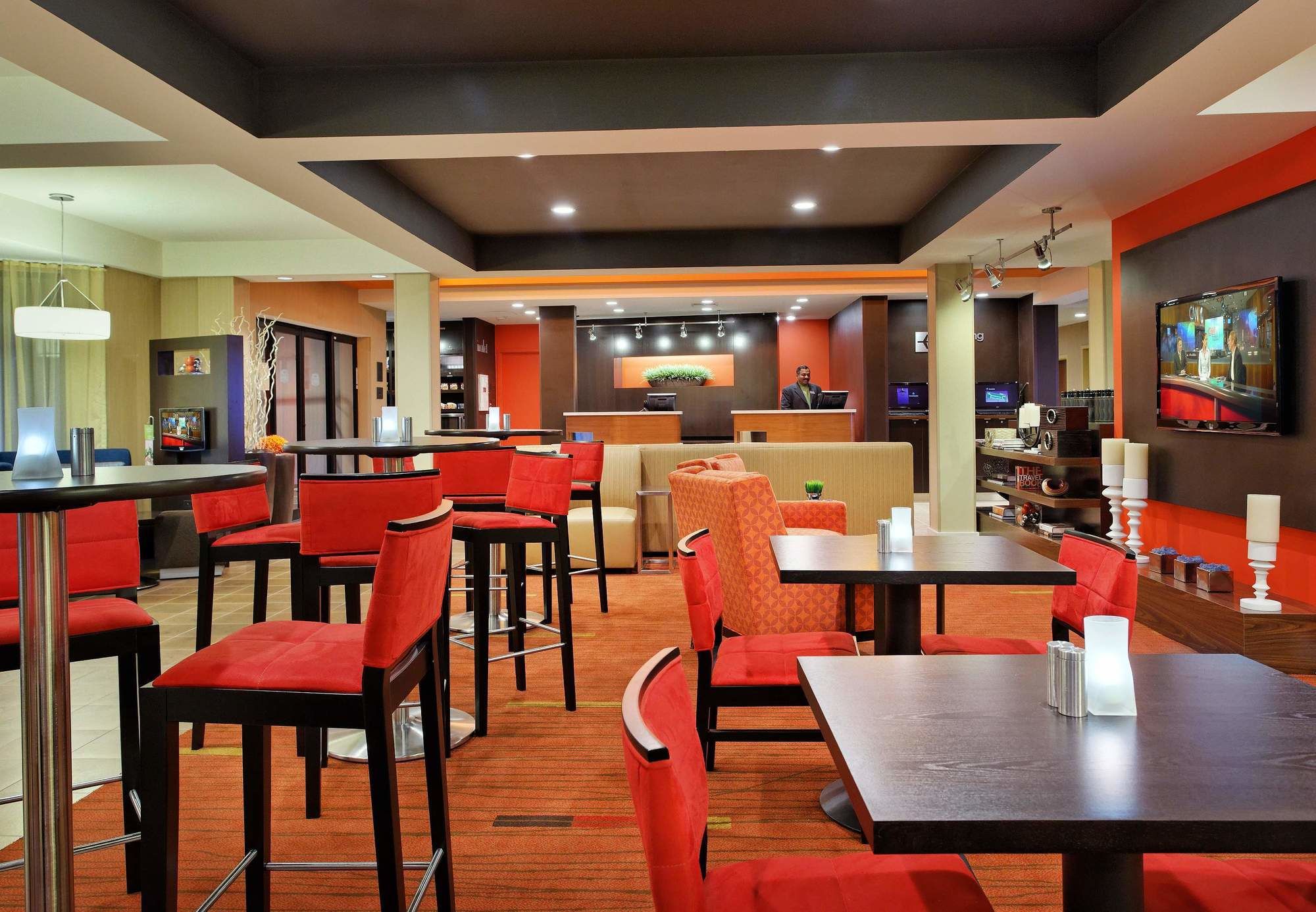 Фото Courtyard by Marriott Tallahassee North/I-10 Capital Circle