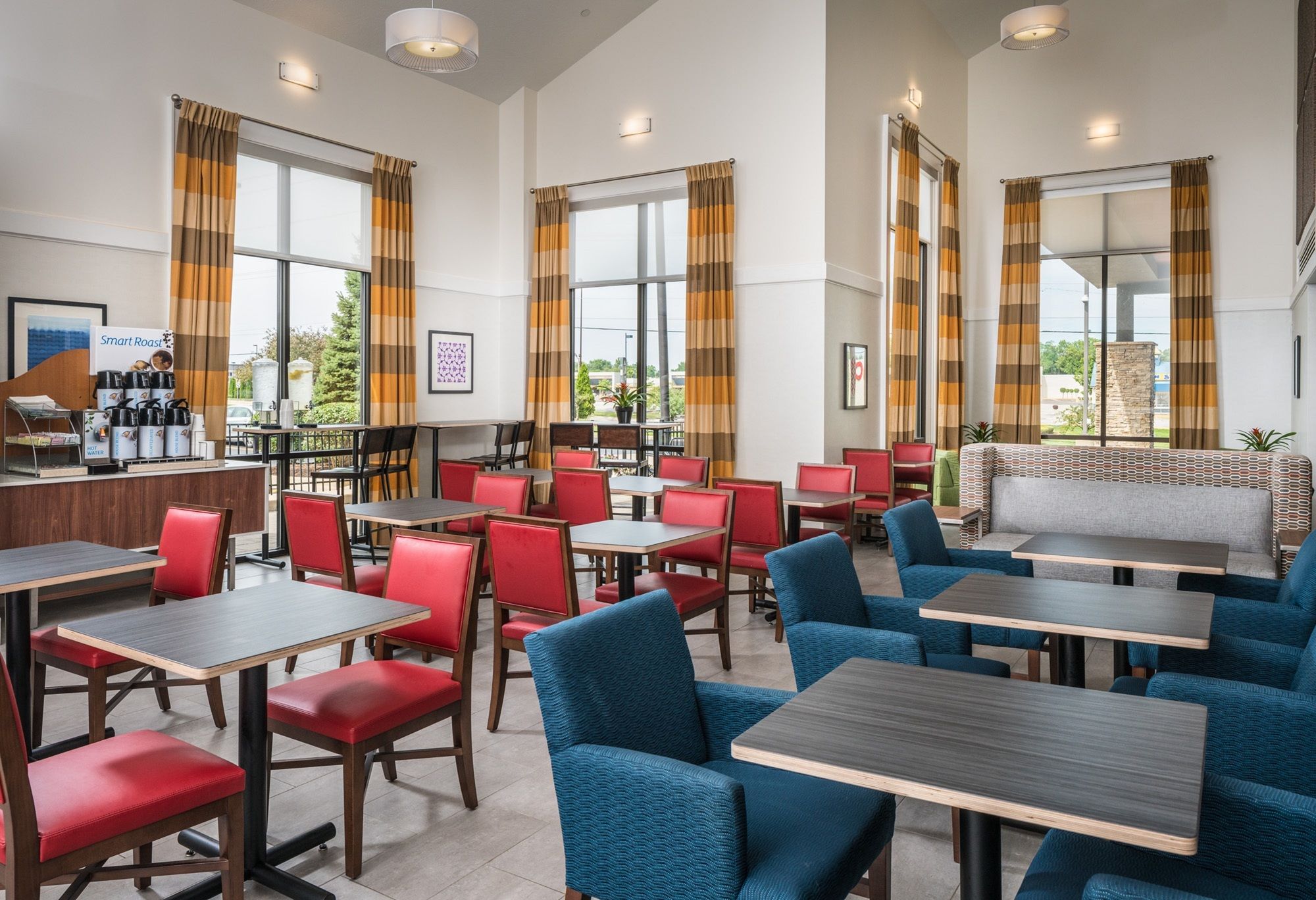 Фото Holiday Inn Express & Suites Springfield