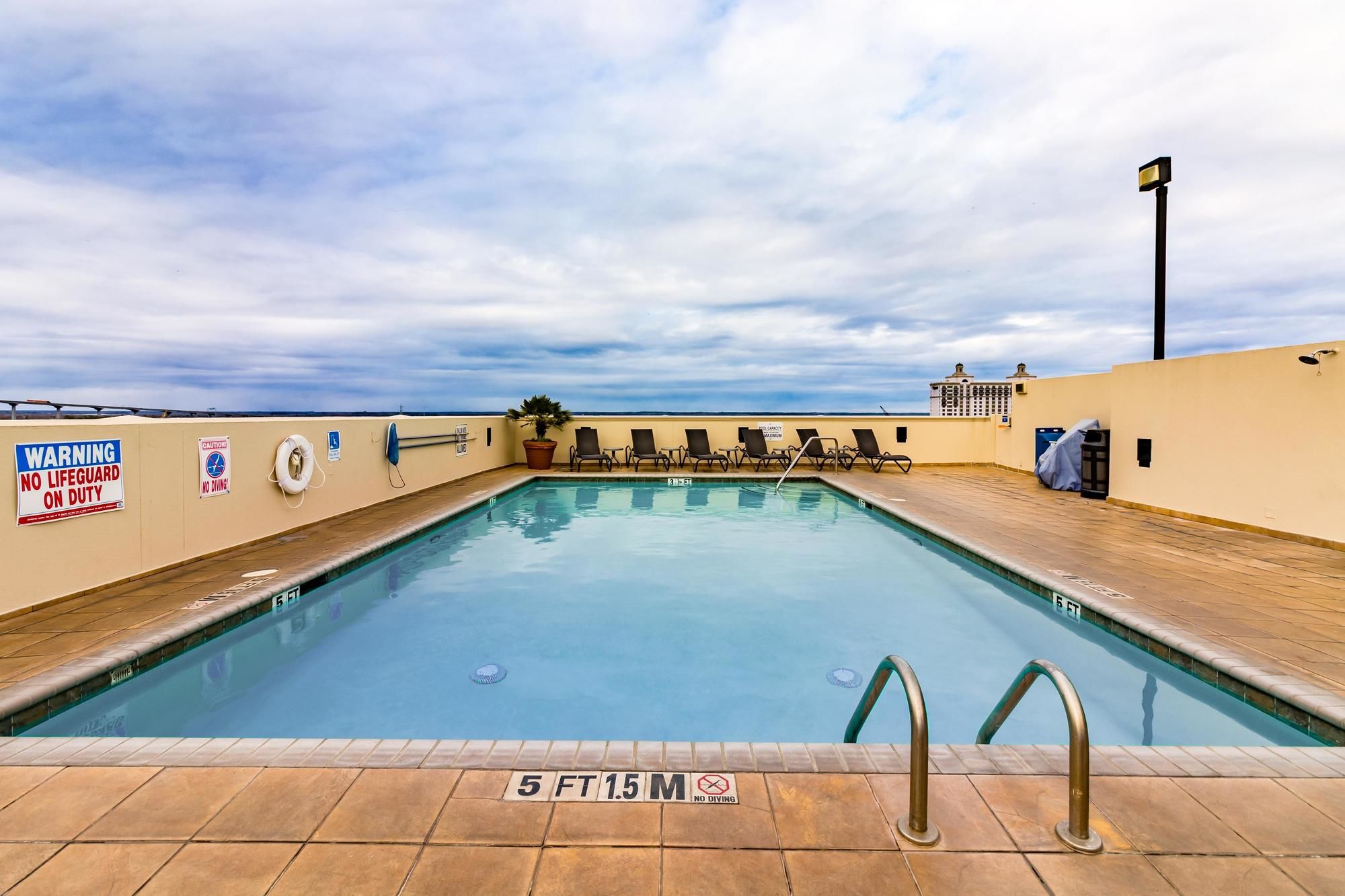 Фото Hampton Inn Savannah Historic District