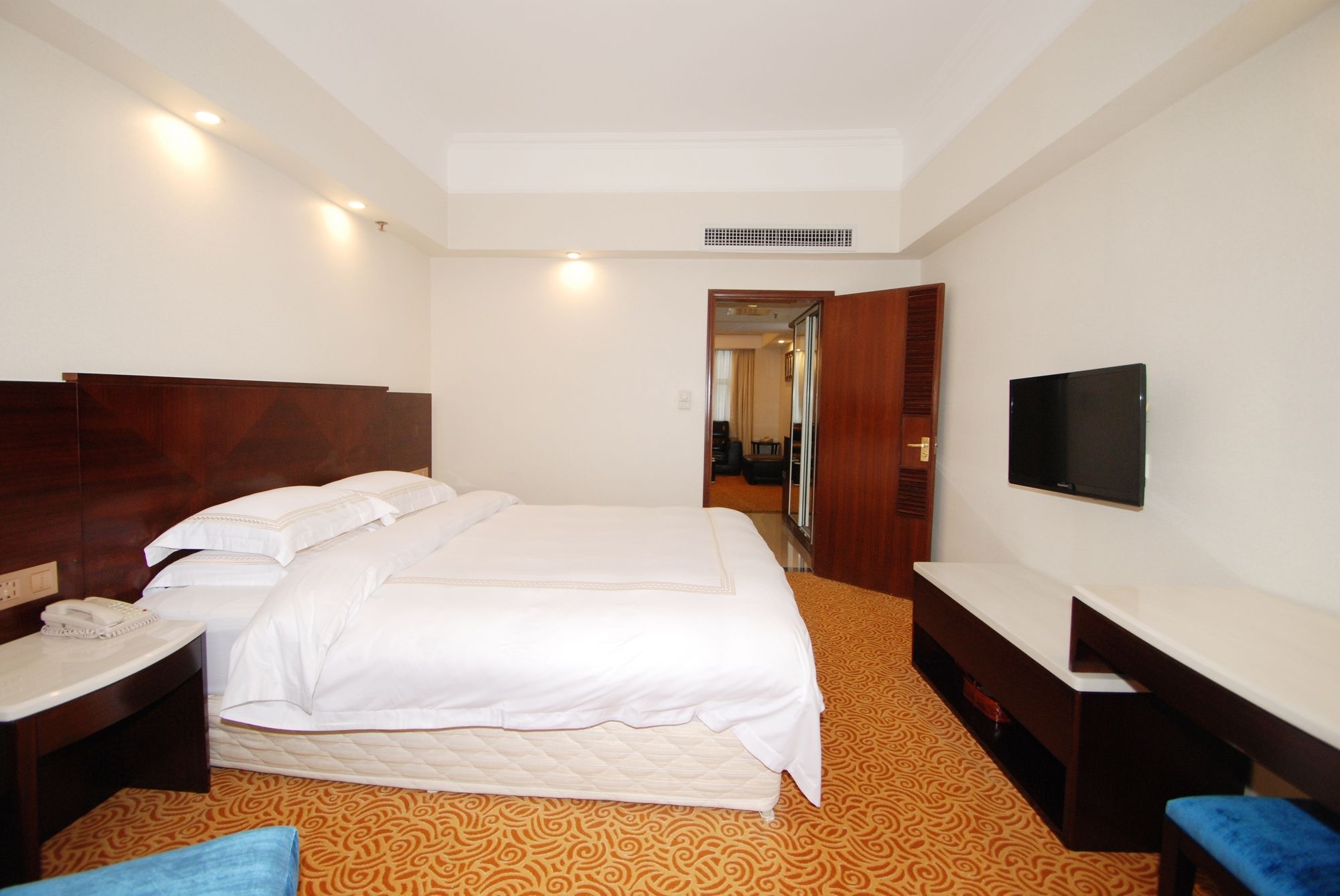 Фото Overseas Chinese Friendship Hotel