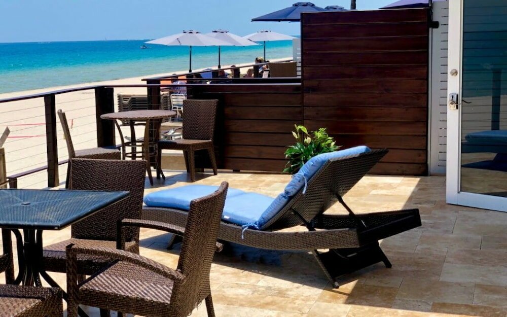 Фото Sun Tower Hotel & Suites on the Beach