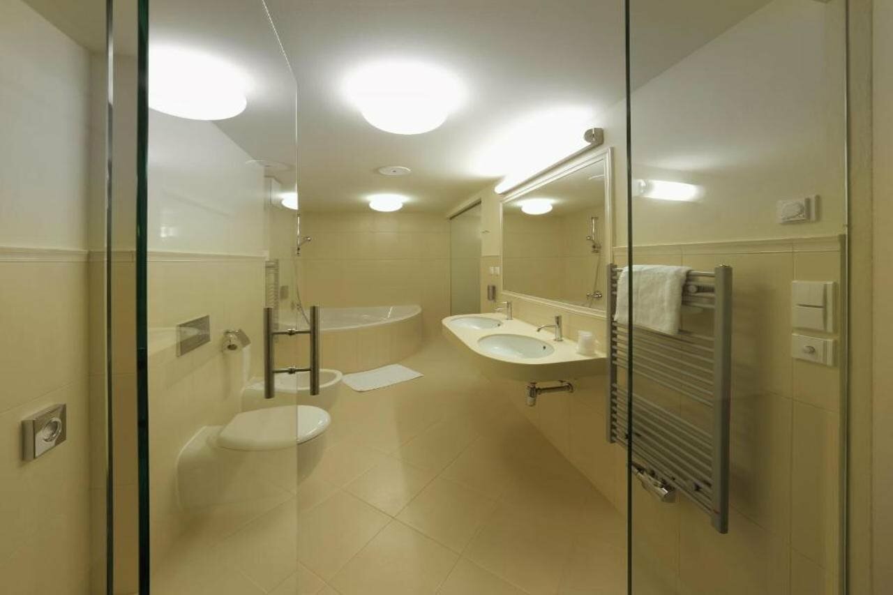 Фото Esmarin Wellness Hotel