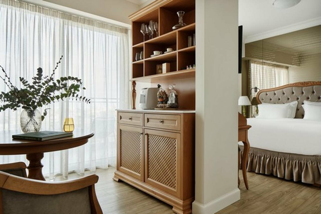 Фото Legacy Gastro Suites