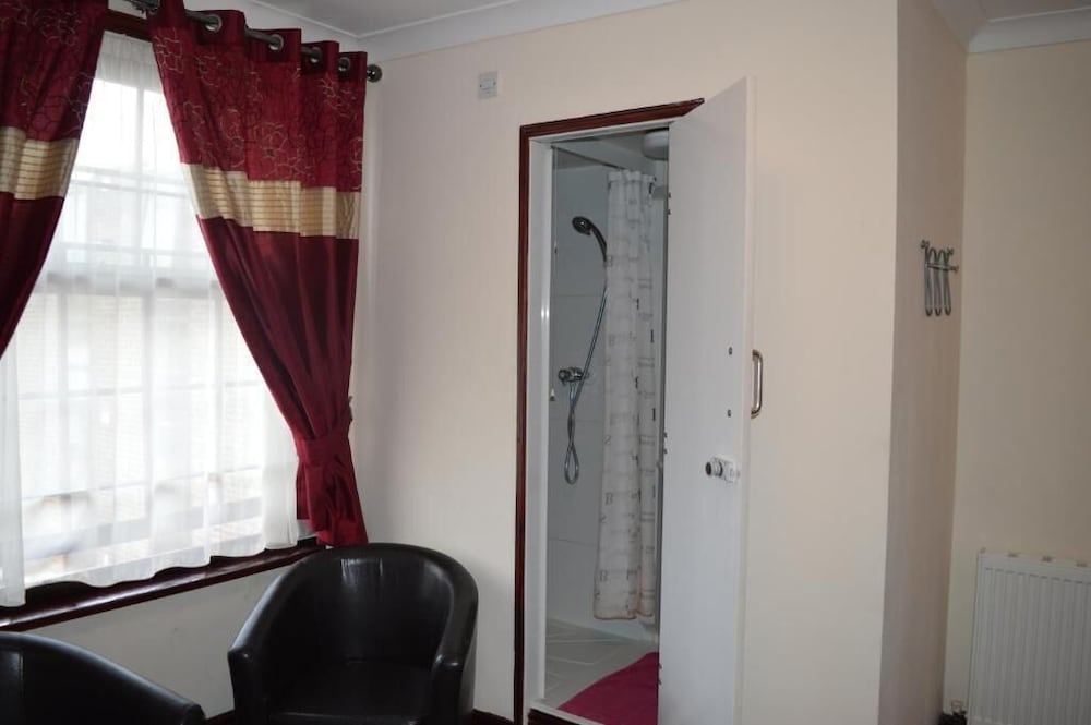 Фото The Globe Hotel