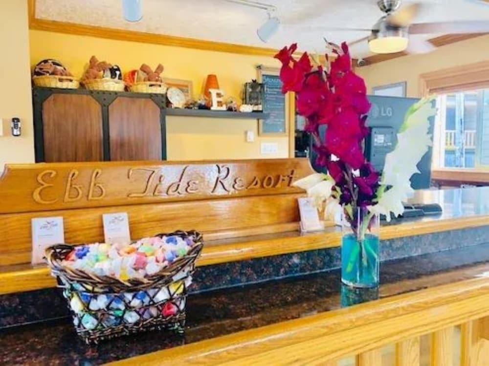 Фото Ebb Tide Oceanfront Inn