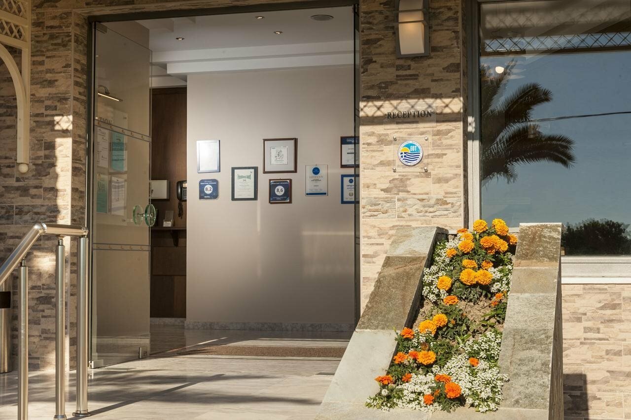 Фото Adelais Hotel