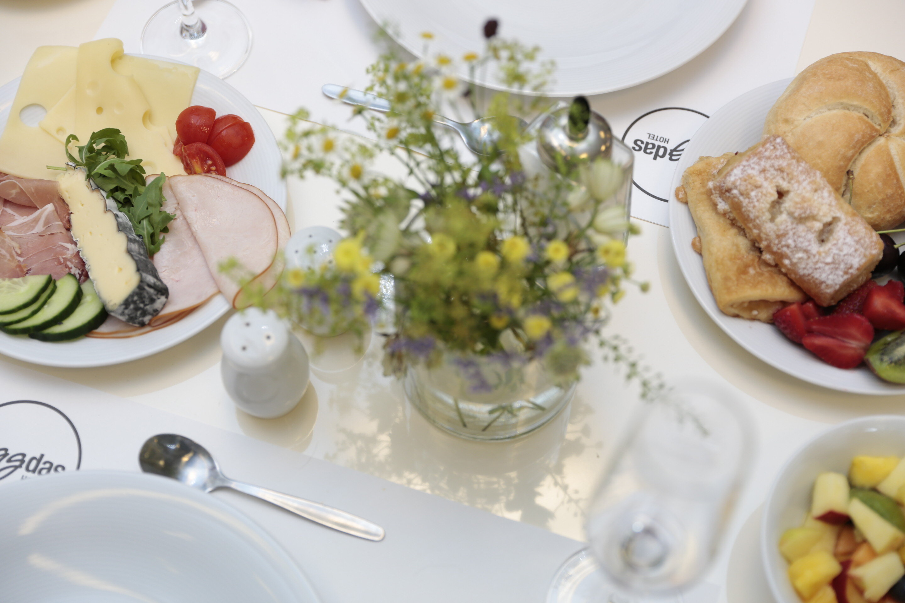 Фото Magdas Hotel