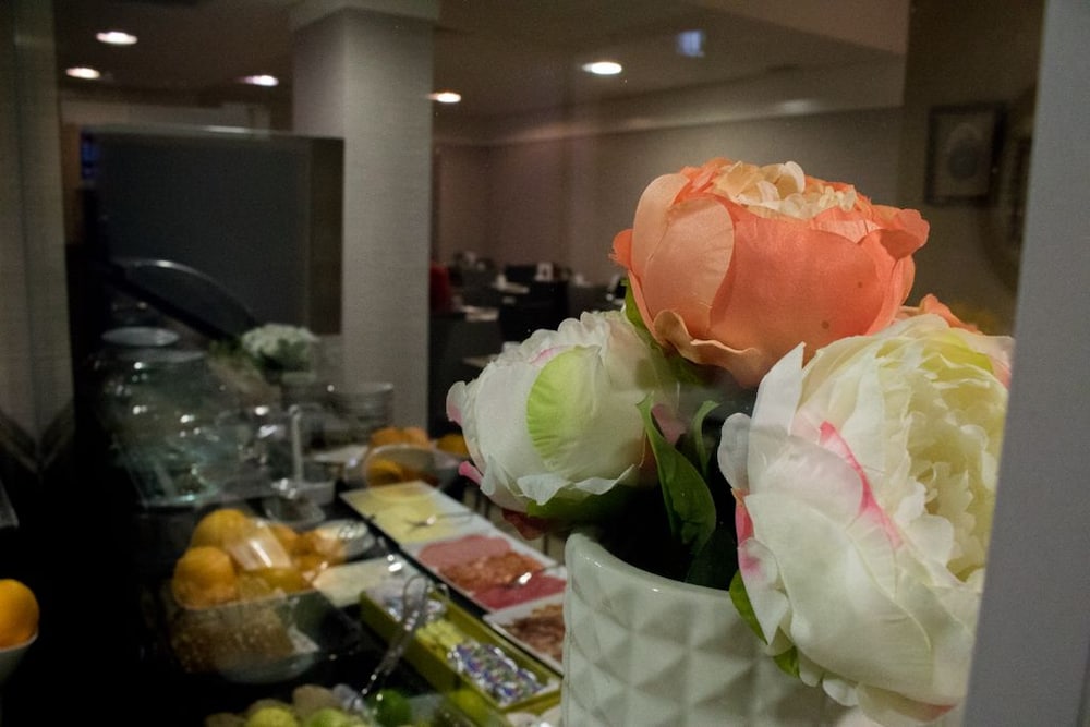 Фото Universal Boutique Hotel