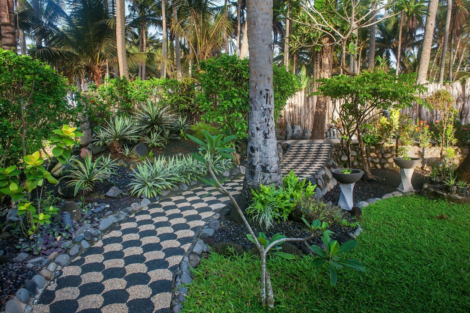 Фото Most Exotic Beachfront Villa Keong