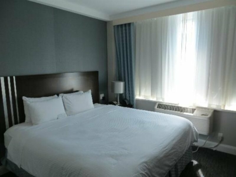 Фото Wyndham Garden Long Island City