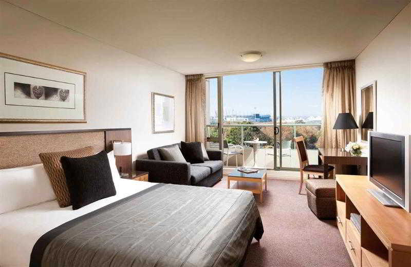 Фото Quay West Suites Melbourne