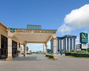 Гостиница Econo Lodge Inn & Suites West - Energy Corridor