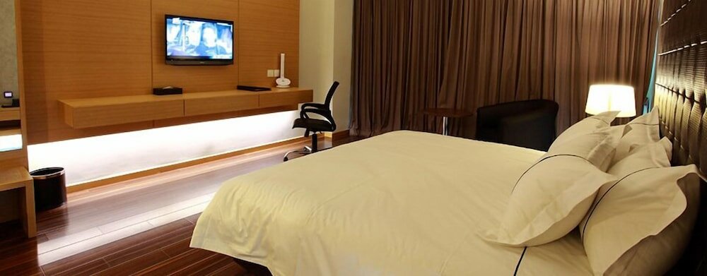 Фото Symphony Suites