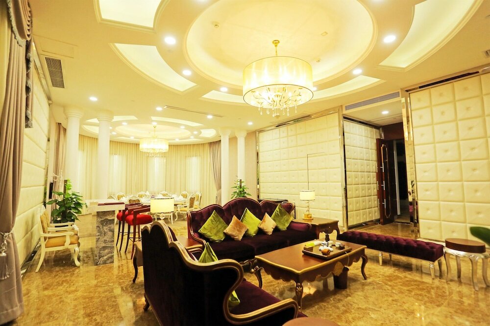 Фото Shenzhen Baoan Plus Gems Cube Hotel