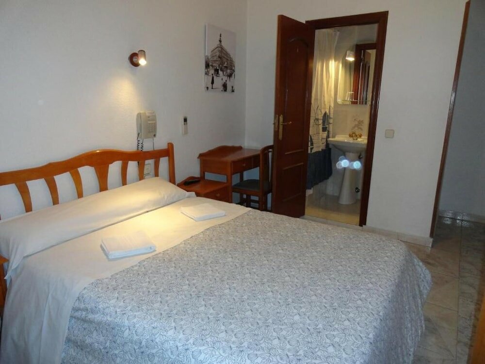 Фото Hostal Fuencarral Kryse