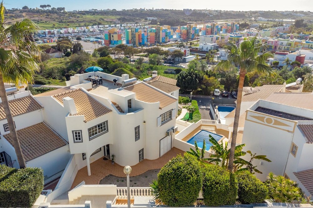 Фото Villa Lemos by HelloVacations