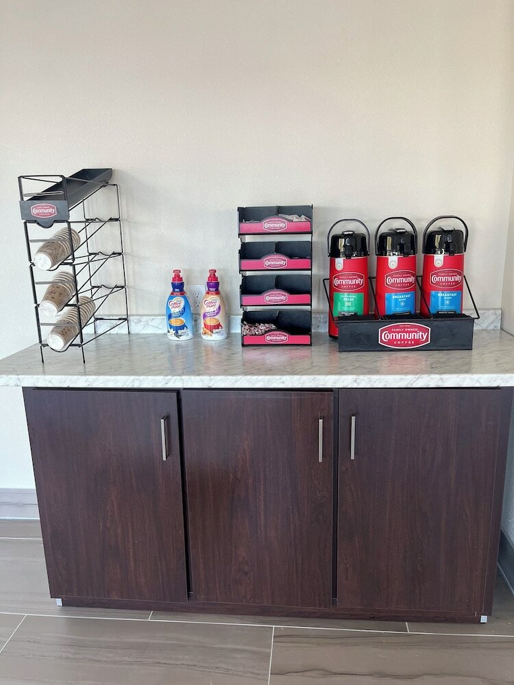 Фото Red Roof Plus+ San Antonio Northeast