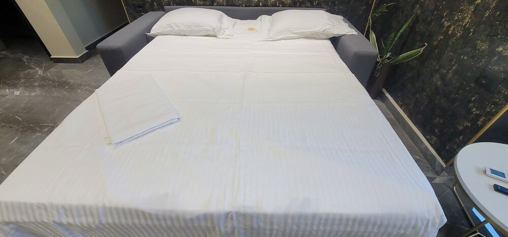 Фото La Mirage Suites & Apartments