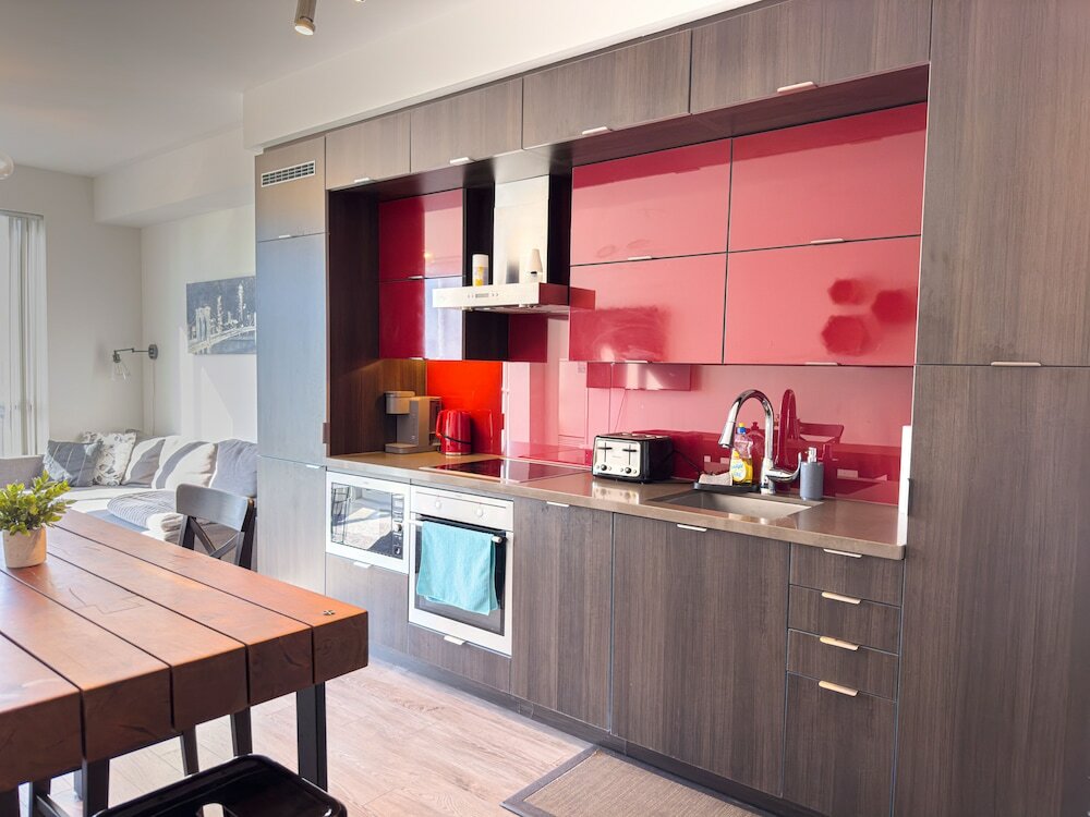 Фото Luxury Suite by Cn Tower & Free Parking