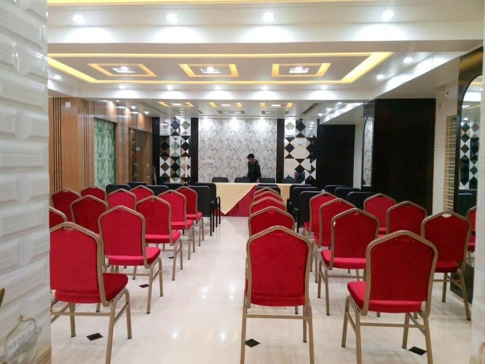 Фото Adarsha Palace Hotel