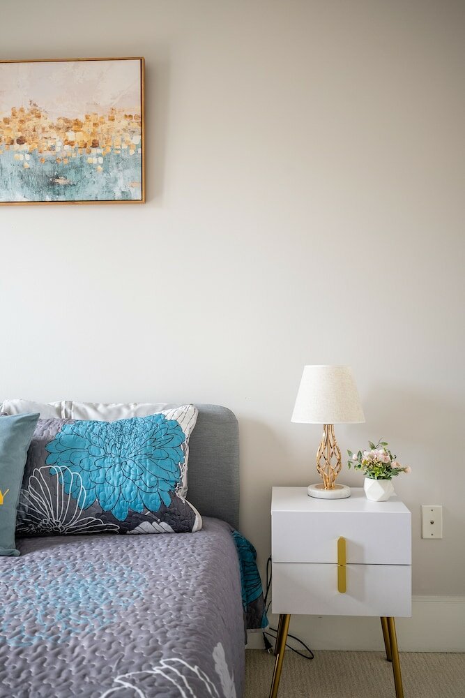 Фото Beautiful Condos In Heart of Downtown