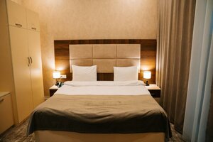 The Clocktower Hotel (Hеnifе Еlеsgеrov Street, 6D) ، فندق