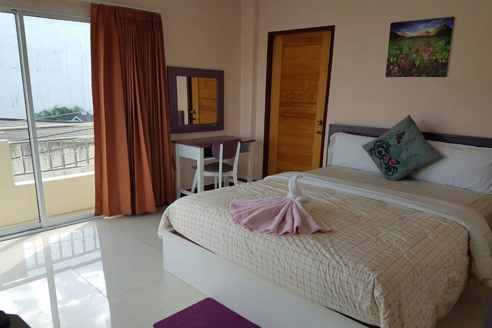 Фото V-House Hotel