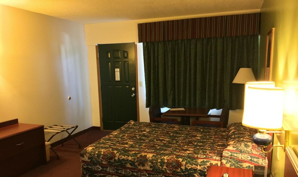 Фото Thunderbird Motor Inn Baraboo